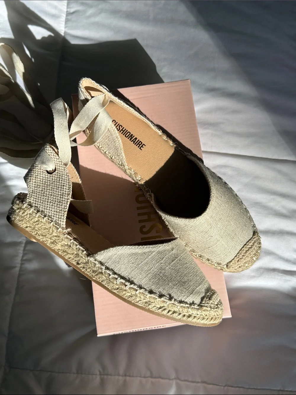 BRAND NEW CUSHIONAIRE Talisa Choclate beige Espadrille Wedge Sandals 7 wide
